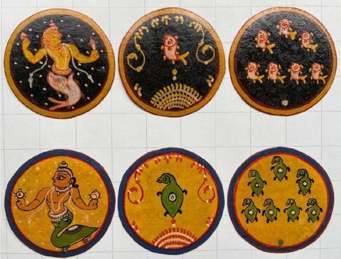 Matsya mit Fisch und Kurma mit Schildkröte: je Hofkarte und die Zahlenkarten 1 und 7