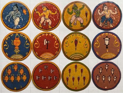 Vamana, Parashurama, Rama und Balarama mit Wasserkanne, Axt, Pfeil und Keule
